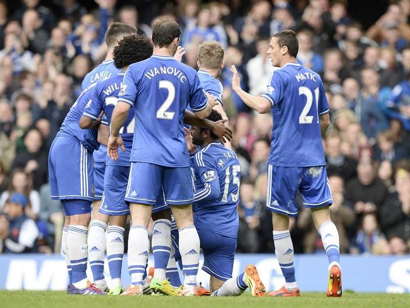 Chelsea supera al Stoke en Londres (3-0) y recupera la primera plaza