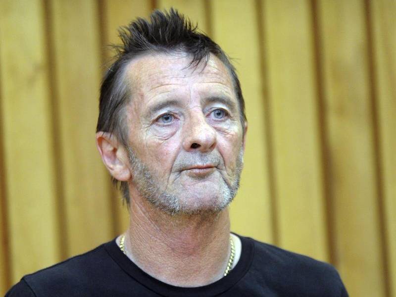 Condenan a Phil Rudd, exbatería de AC/DC, a 8 meses de arresto domiciliario