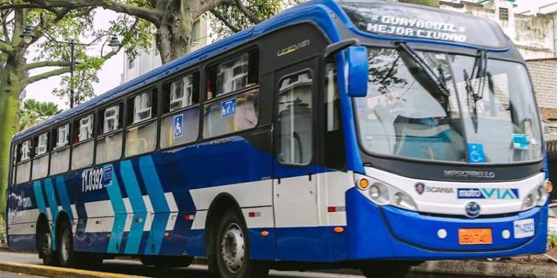 Guayaquil Dos Personas Resultaron Heridas Tras El Ataque Con Piedras A Una Unidad De Metrovía 7720