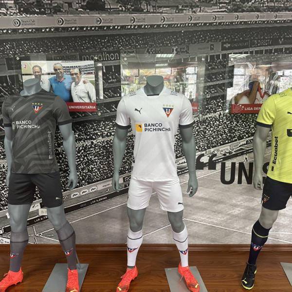 Liga de Quito presentó sus tres camisetas para la temporada 2023
