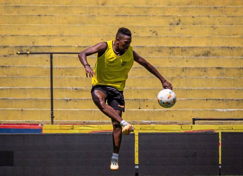 Bryan Carabalí ya tendría solucionado su problema de documentación con Barcelona SC.