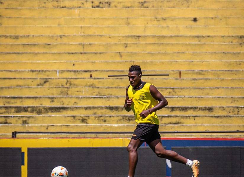 Bryan Carabalí tuvo problemas con su documentación y aún no puede debutar con Barcelona SC.