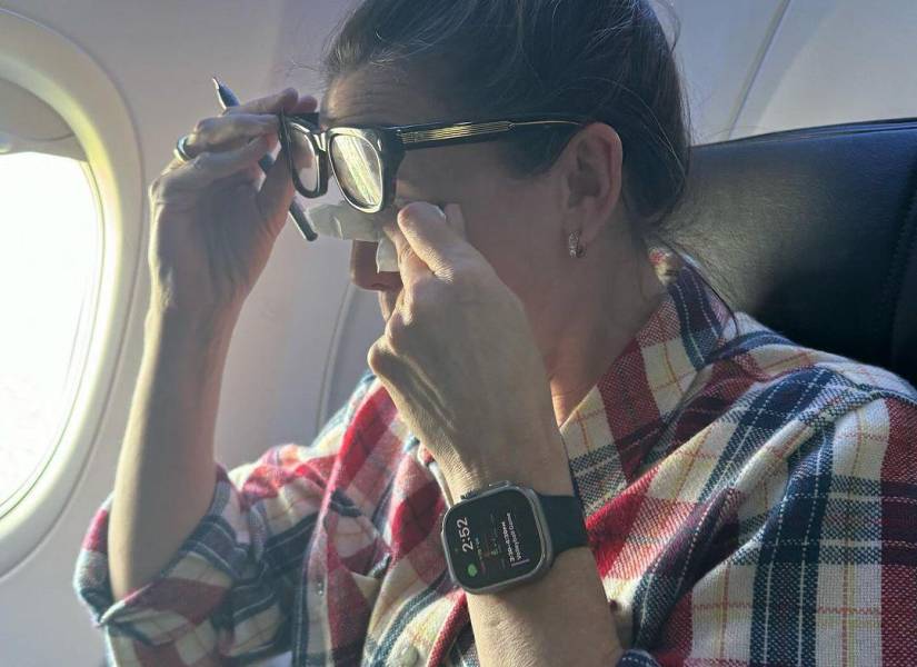 Jennifer Garner en lágrimas en el avión.