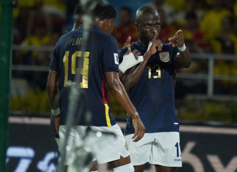 Enner Valencia celebra su gol anotado a Colombia por las Eliminatorias