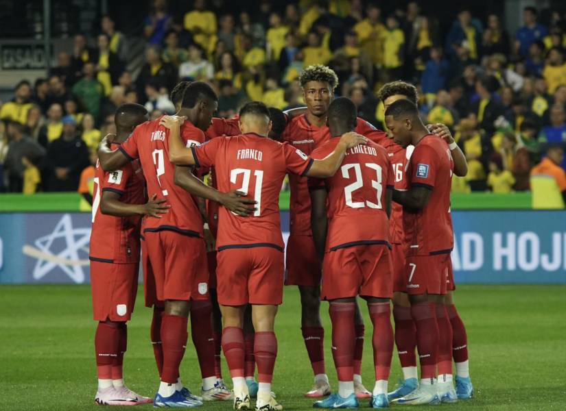 Jhegson Méndez arrancó de titular con la selección de Ecuador ante Brasil.