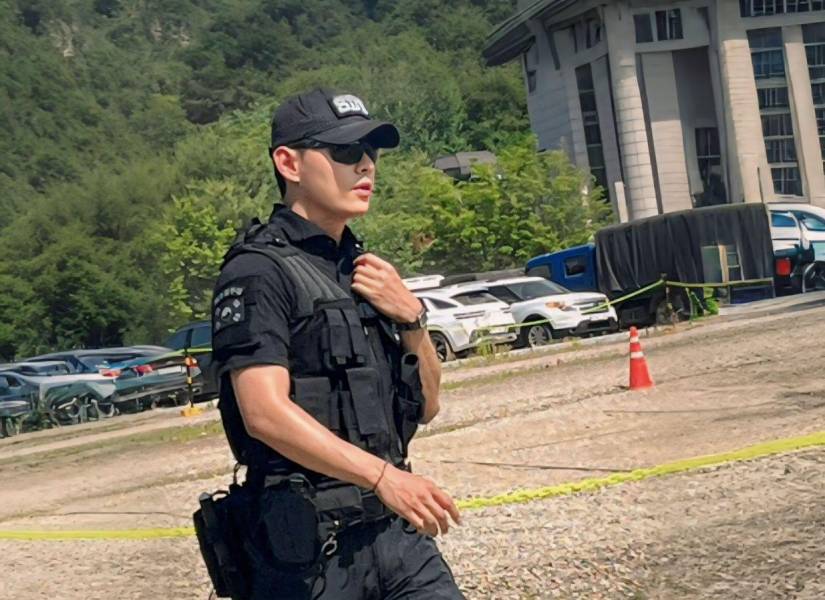 Taehyung de BTS con uniforme militar