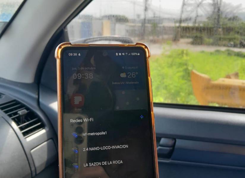 Entre las redes wifi disponibles al pie de la cárcel de Guayaquil aparece 'La sazón de la roca'.
