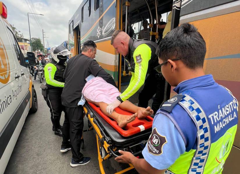 La mujer finalmente fue trasladada al Hospital General Téófilo Dávila.