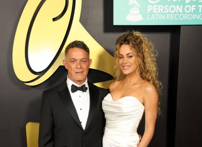 Fotografía de Alejandro Sanz junto a su novia Candela Márquez