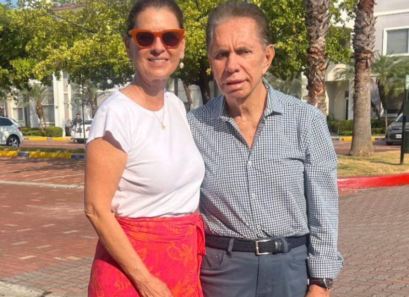 Teresa Arboleda junto Don Alfonso Espinosa de los Monteros.