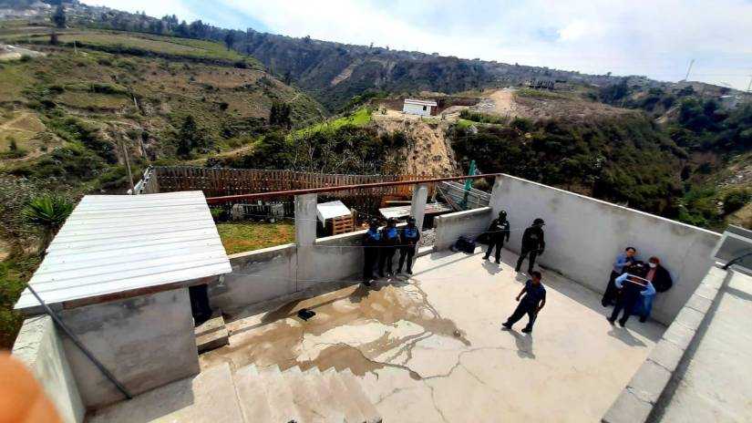 La casa incluso tenía cerramiento, pero estaba al filo de la quebrada.