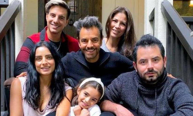 Eugenio Derbez y su familia en una imagen de archivo.