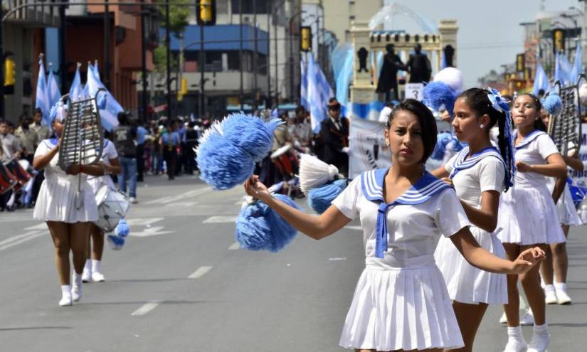 El Desfile Estudiantil Se Tomó Las Calles De Guayaquil