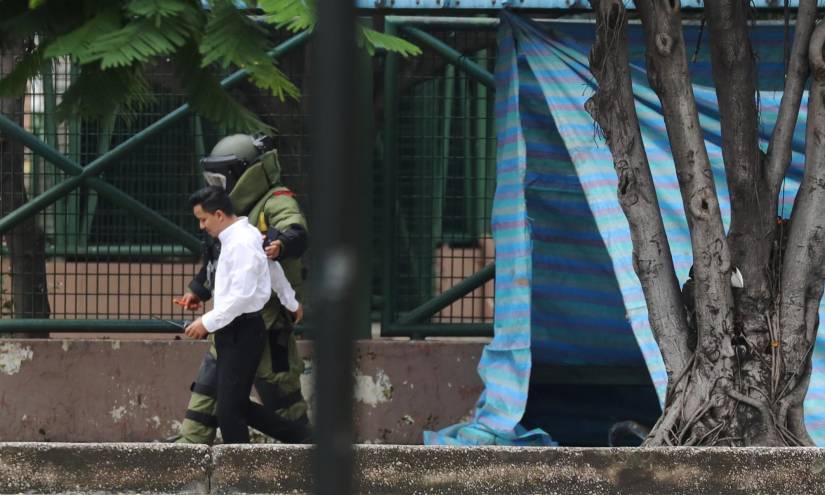 Momentos de tensión se vivieron durante varias horas en Guayaquil hasta que le retiraron los explosivos a la víctima.