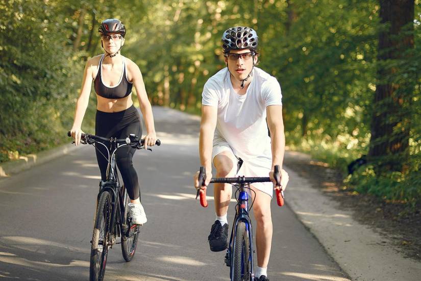 Montar en bicicleta reduce el riesgo de infarto en más de un 50 %, beneficia músculos y huesos, previene la diabetes y mejora la salud mental.