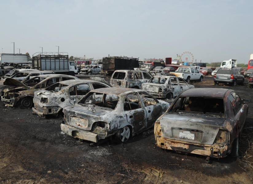 Imagen del 26 de septiembre de 2024. 64 carros fueron quemados en un estacionamiento de Inmobiliar, cerca del Parque Samanes.