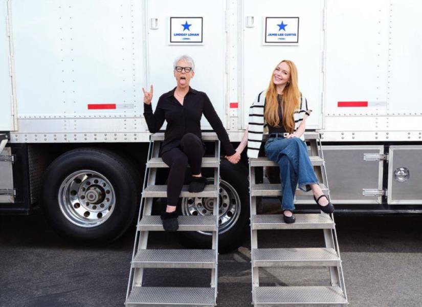 Jamie Lee Curtis y Lindsay Lohan en lo que parece ser el set de Un Viernes de Locos 2.