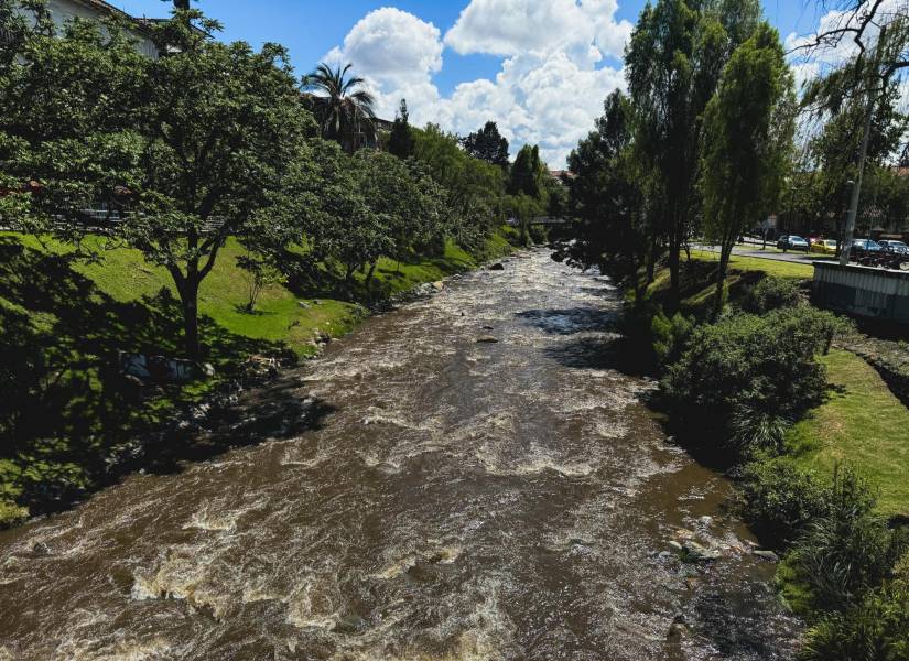 Imagen del río Tomebamaba, uno de los cuatro afluentes principales de Cuenca.