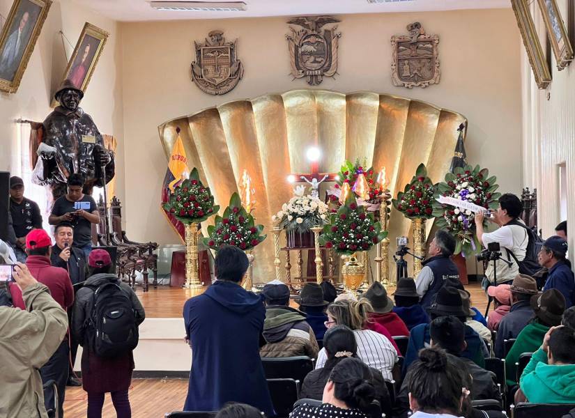 La capilla ardiente en el GAD municipal de Guano.