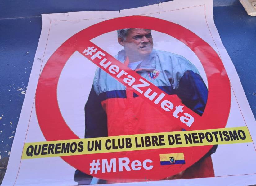 Carteles que piden la salida de Zuleta.