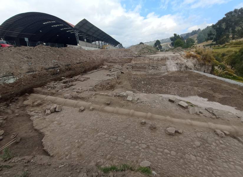 Los objetos rescatados se encuentran temporalmente en el laboratorio del equipo de arqueólogos de Colta, donde son analizados.