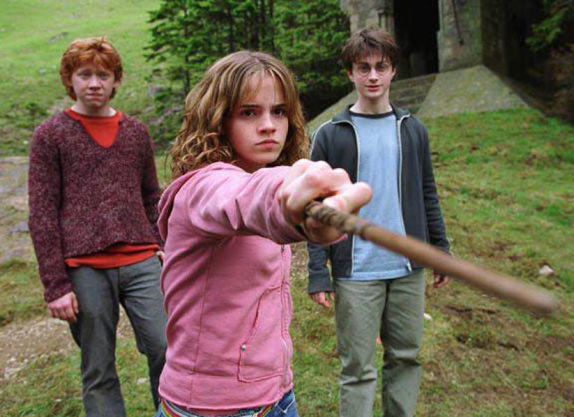 Hermione Granger junto con Harry Potter y Ron Weasley