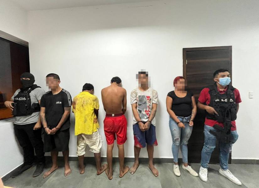 Foto de los detenidos por extorsión en Pedernales, Manabí.