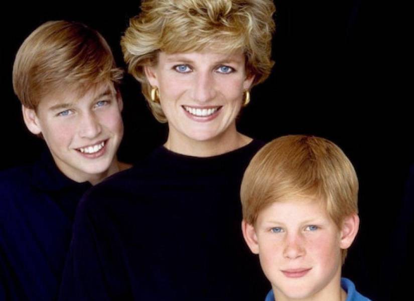 Foto de archivo de Lady Di con sus hijos, los príncipes William y Harry