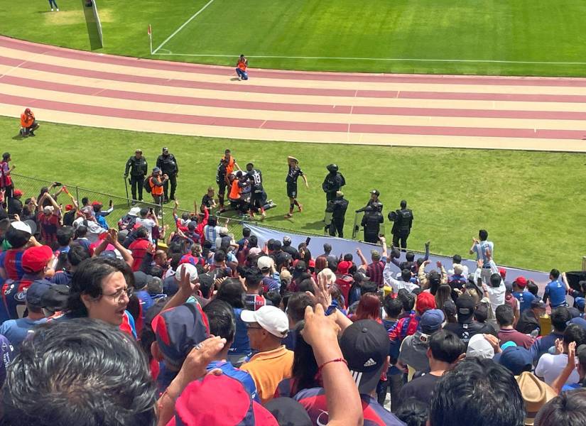 La hinchada del Deportivo Quito celebra el gol de Jacobo Molina