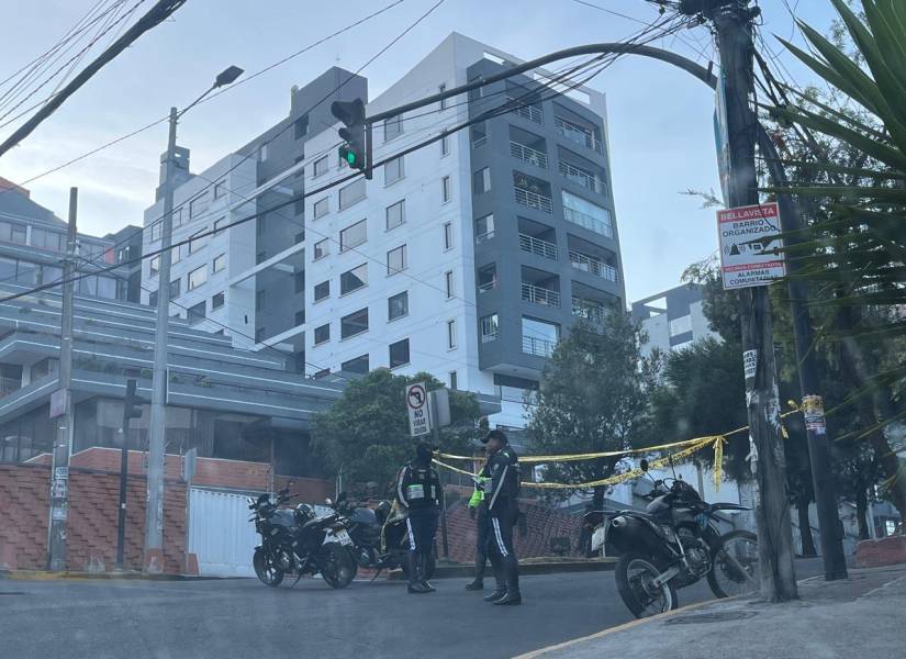 Agentes realizan controles en la avenida González Suárez y Bosmediano.