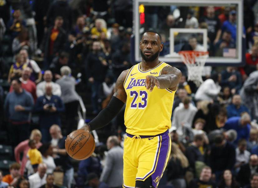 LeBron James en un partido con Los Angeles Lakers de la NBA