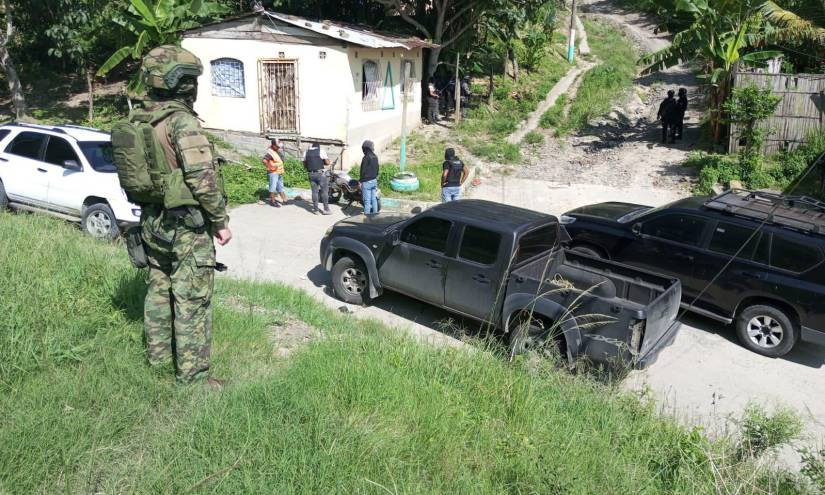 Imagen referencial. Ingreso de militares a un barrio de Esmeraldas.