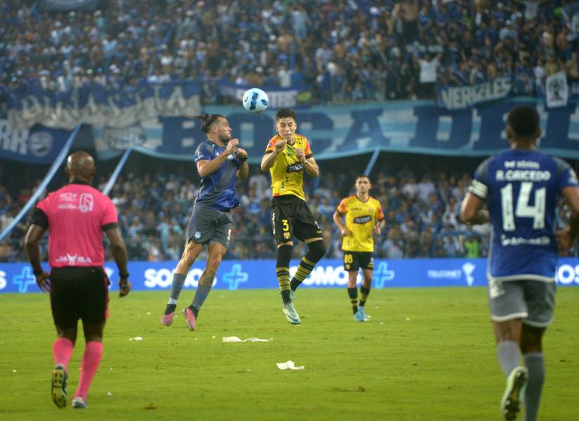 Guayaquil, domingo 28 de abril del 2024 En el estadio George Capwell, al sur de Guayaquil, Emelec se enfrenta a Barcelona en la ediciÃ³n #233 de los ClÃ¡sicos del Astillero, por la fecha #10 de la LigaPro Ecuabet 2024. Fotos: CÃ©sar MuÃ±oz/API