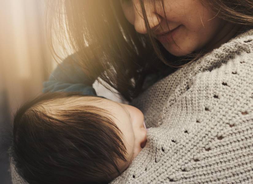 Madre junto a su bebé