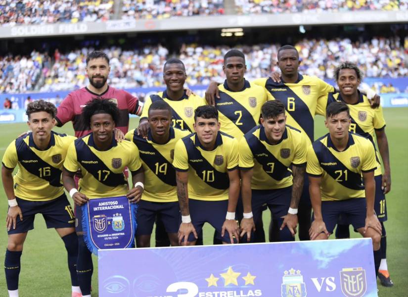 La selección de Ecuador enfrenta a Argentina en Chicago.