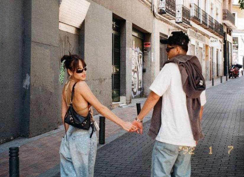 Fotografía de Danna Paola junto a su pareja Alex Hoyer