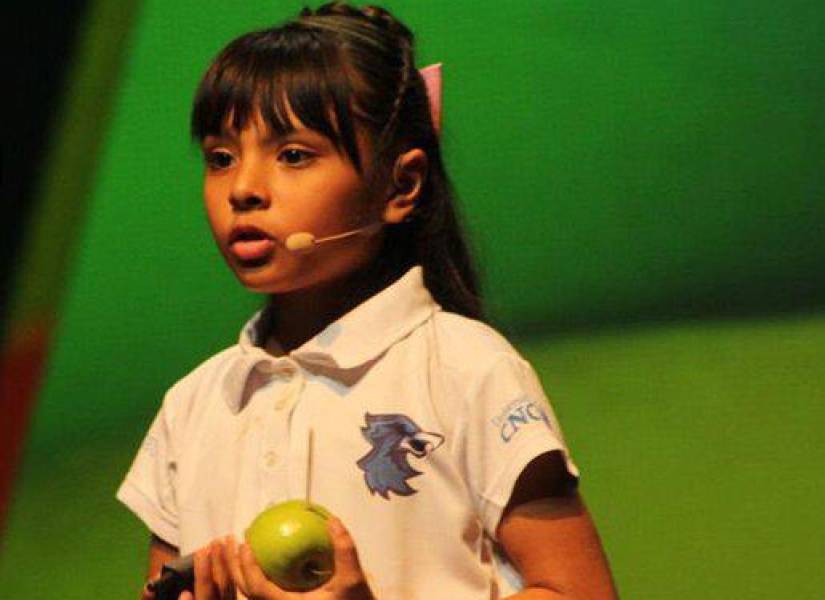 Fotografía de Adhara Pérez, niña prodigio de México