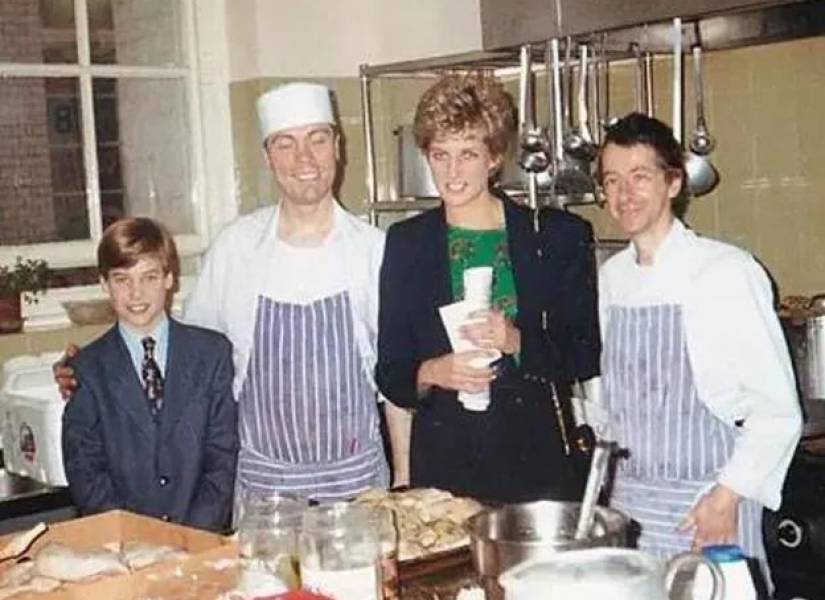 Fotografía del príncipe William junto a su madre, la princesa Diana, en The Passage