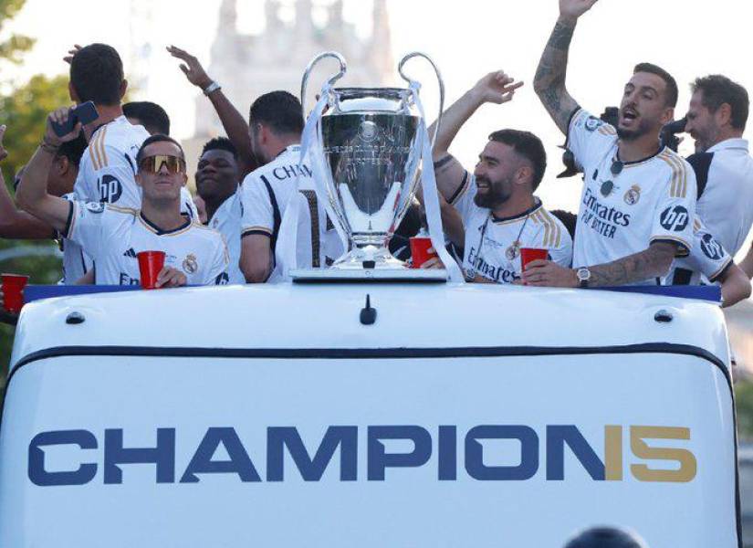 Jugadores del Real Madrid celebran su decimoquinta Champions League
