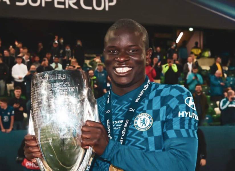 N'Golo Kanté es uno de los ídolos de Moisés Caicedo en el fútbol internacional.