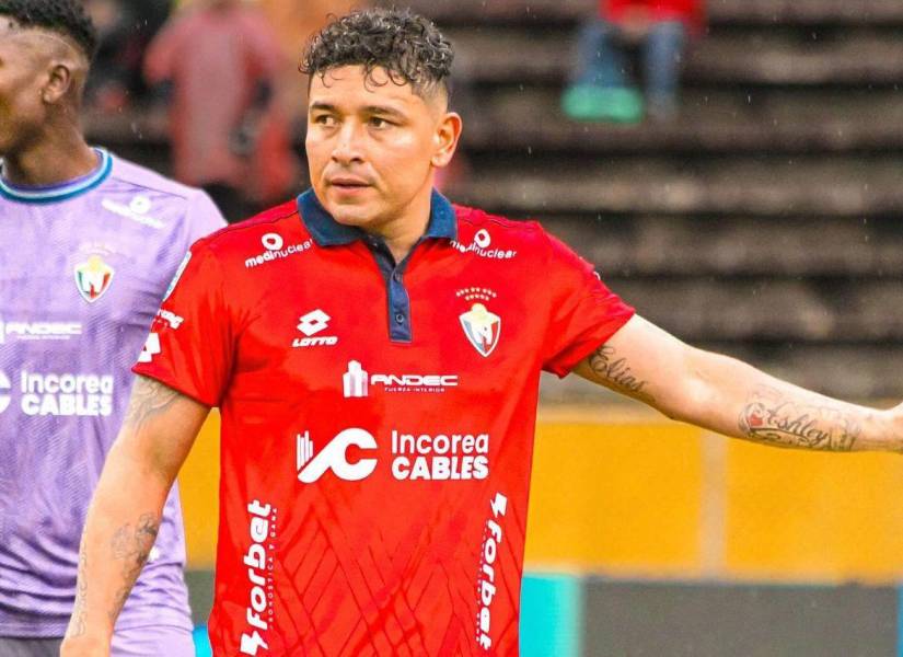 Mario Pineida en un partido con El Nacional