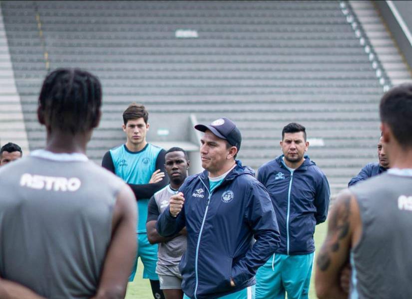 El entrenador del Guayaquil City, Pool Gavilánez, celebró la convocatoria de Gonzalo Valle.