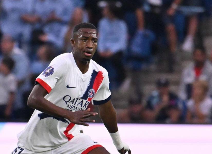 William Pacho tuvo un destacado encuentro con el PSG ante Lille por la Ligue 1.