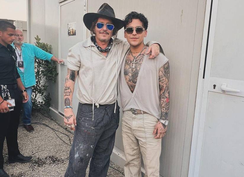 Christian Nodal junto a Johnny Depp en La Toscana