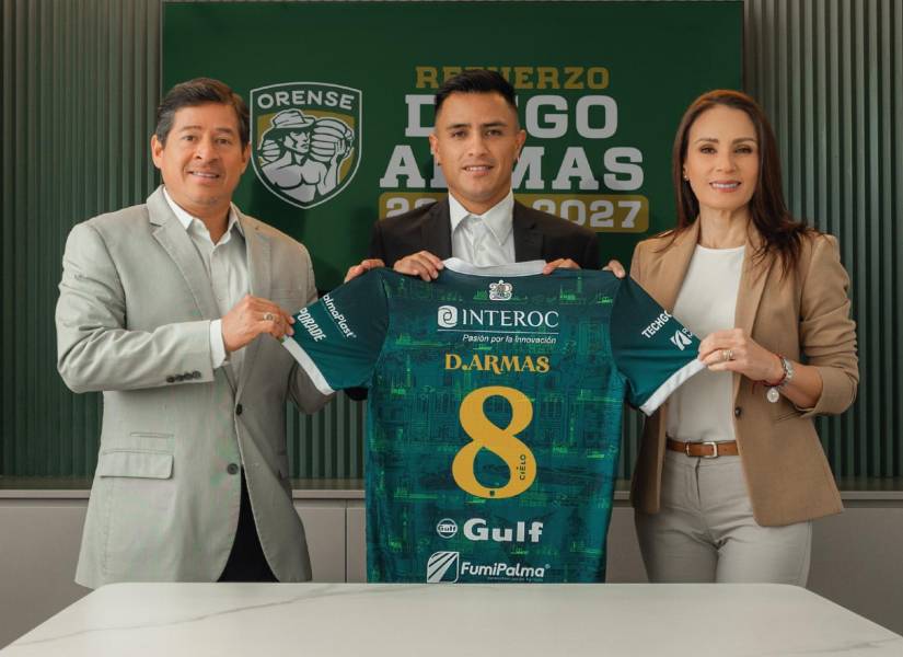 Diego Armas en su presentación como nuevo jugador de Orense SC