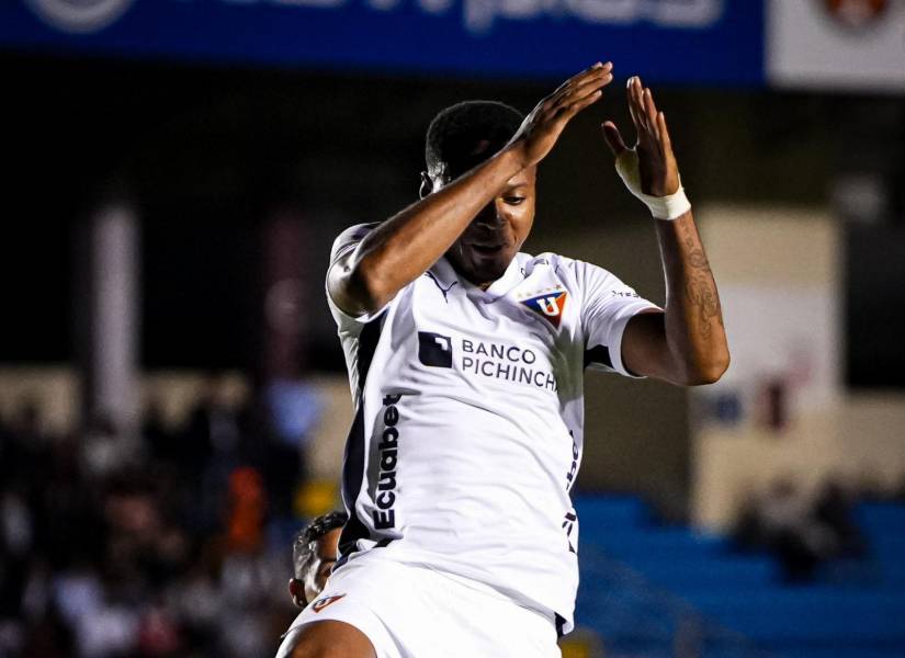 Michael Estrada celebra un gol con Liga de Quito