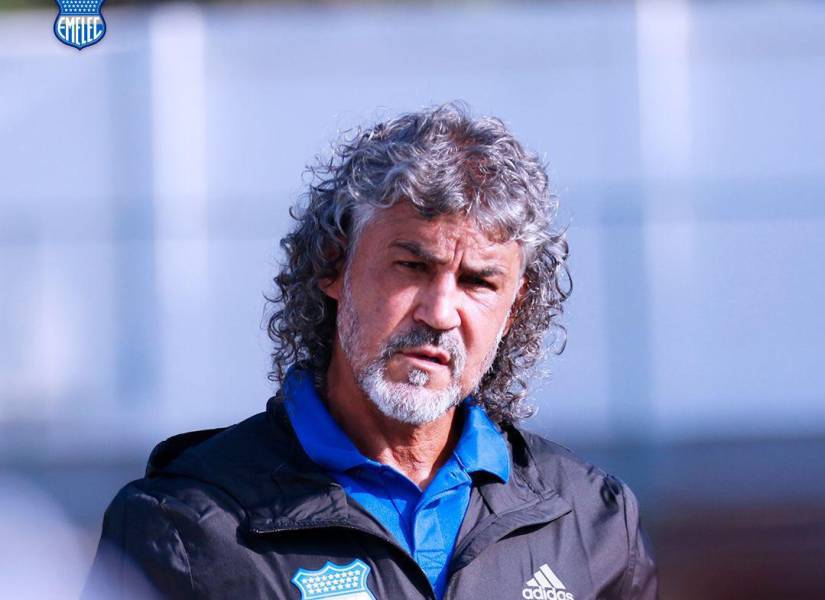 El entrenador de Emelec, Leonel Álvarez, lamenta no poder hacer fichajes por la sanción de la FIFA.