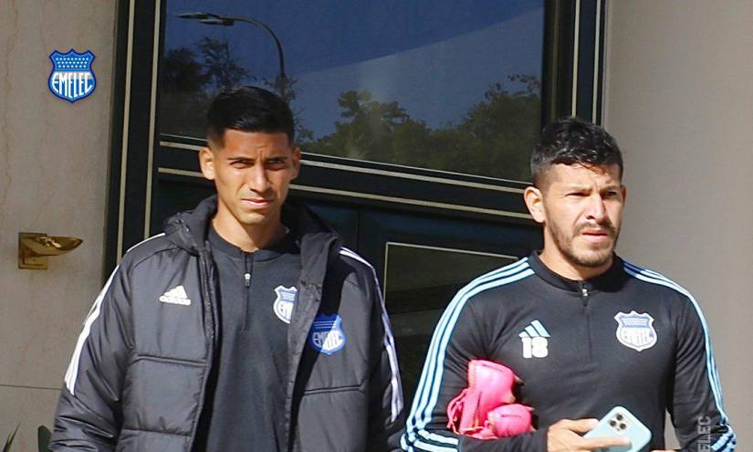 Los jugadores de Emelec, José Cevallos y Cristian Cruz, en Buenos Aires.