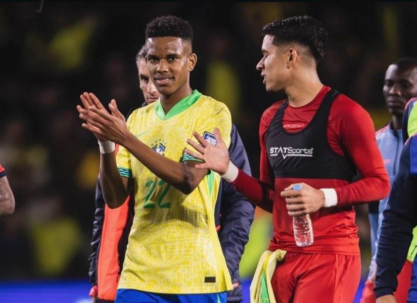 Estevão y Kendry Páez se enfrentaron en el partido entre Ecuador y Brasil.