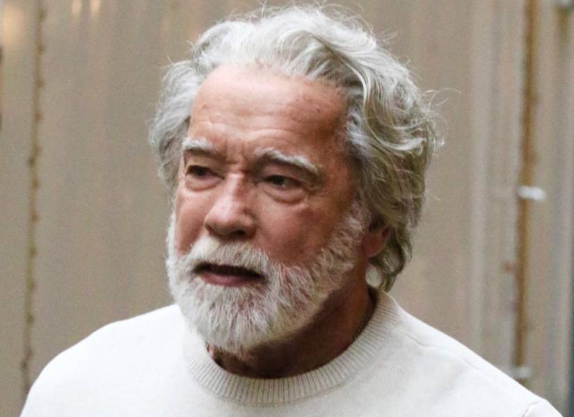 Foto © 2024 Backgrid/The Grosby Group Nueva York, 17 de diciembre de 2024 Arnold Schwarzenegger es visto por PRIMERA VEZ en el set de “El hombre de la bolsa”, ya que interpretará a Santa Claus en el rodaje de Manhattan.